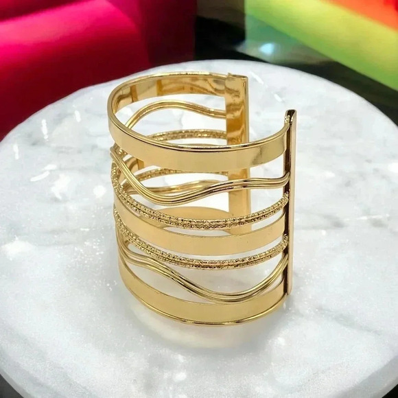 🆕️Bold & Modern 18K Gold Plated Iron Trendy Fashion Wide Hollow Cuff Bracelet ✨ - Picture 6 of 13
